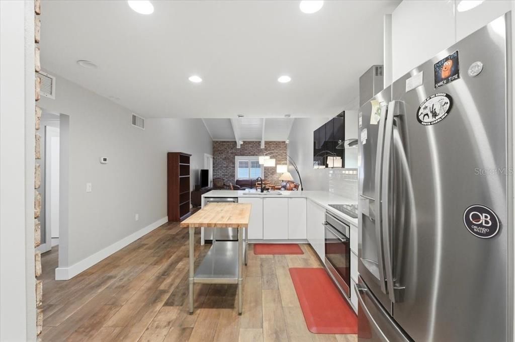 На продажу: $189,999 (2 спален, 2 ванн, 1244 Квадратных фут)