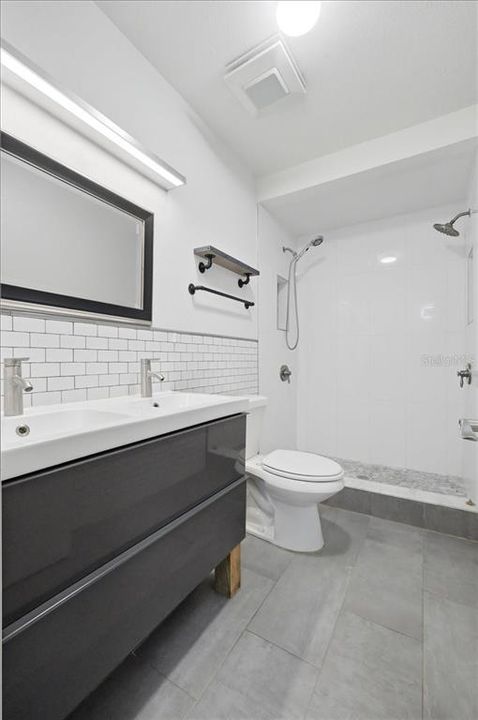 На продажу: $189,999 (2 спален, 2 ванн, 1244 Квадратных фут)