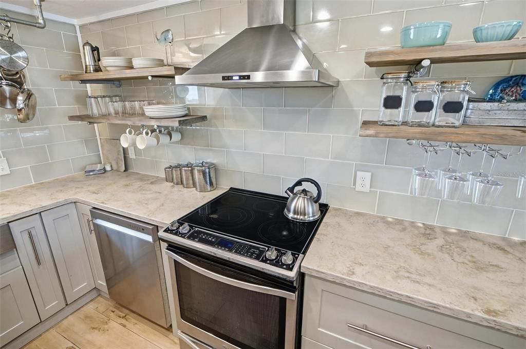 На продажу: $395,000 (2 спален, 2 ванн, 1201 Квадратных фут)