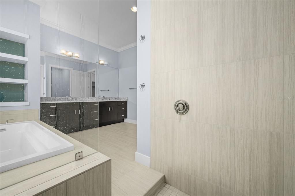На продажу: $790,000 (5 спален, 3 ванн, 2506 Квадратных фут)