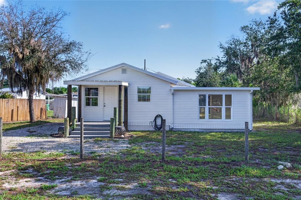 For Sale: $170,000 (2 beds, 1 baths, 670 Square Feet)