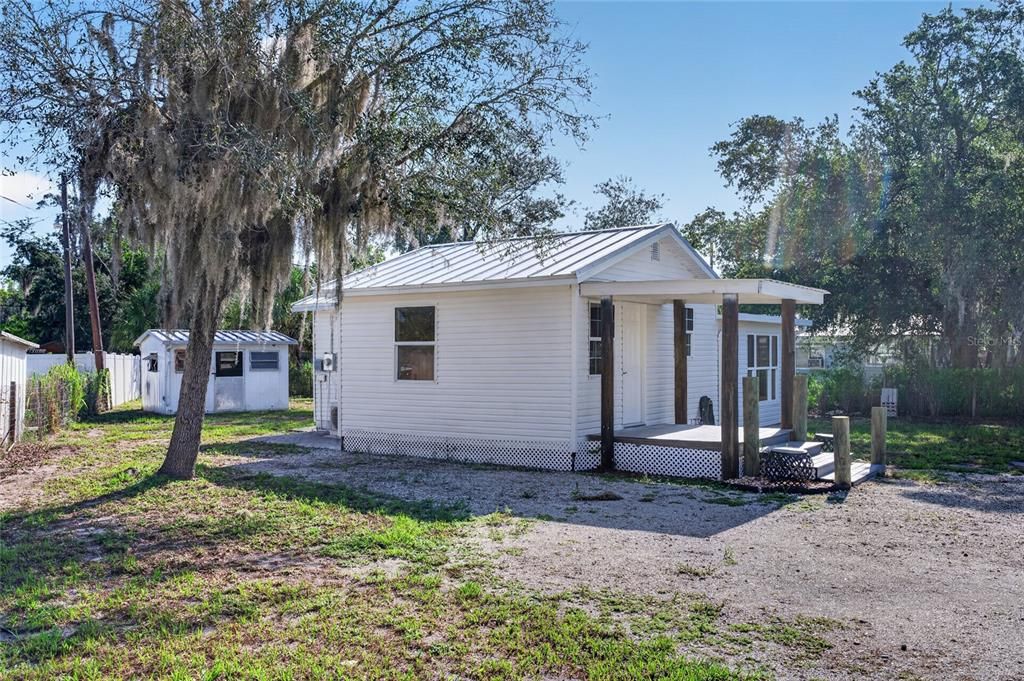 For Sale: $170,000 (2 beds, 1 baths, 670 Square Feet)