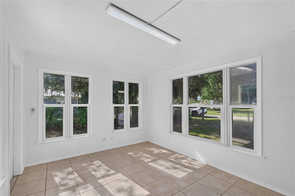 For Sale: $170,000 (2 beds, 1 baths, 670 Square Feet)