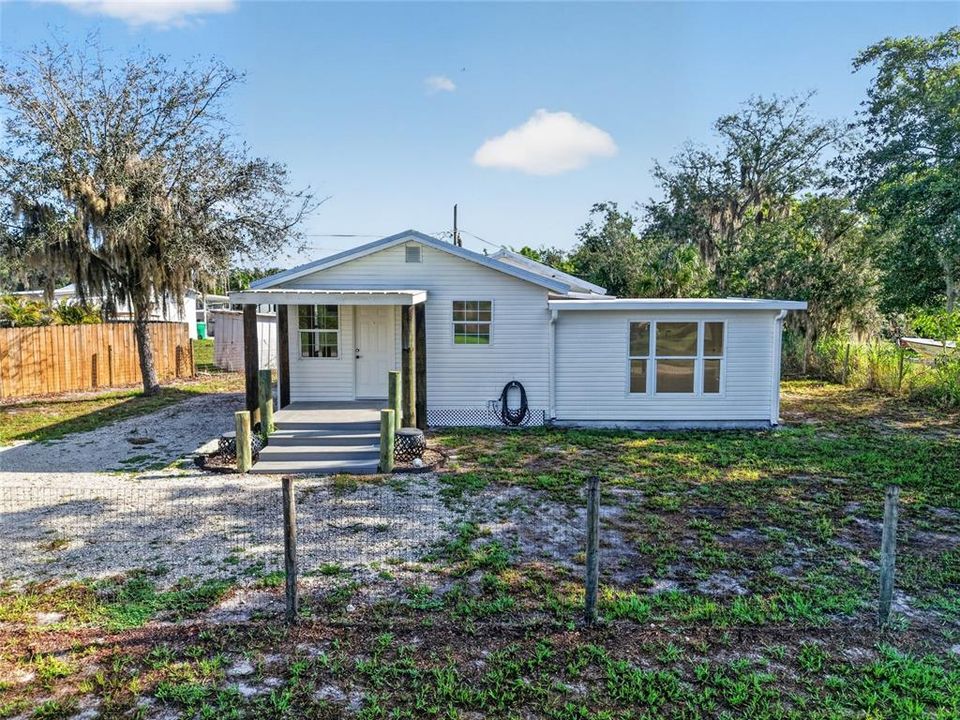 For Sale: $170,000 (2 beds, 1 baths, 670 Square Feet)