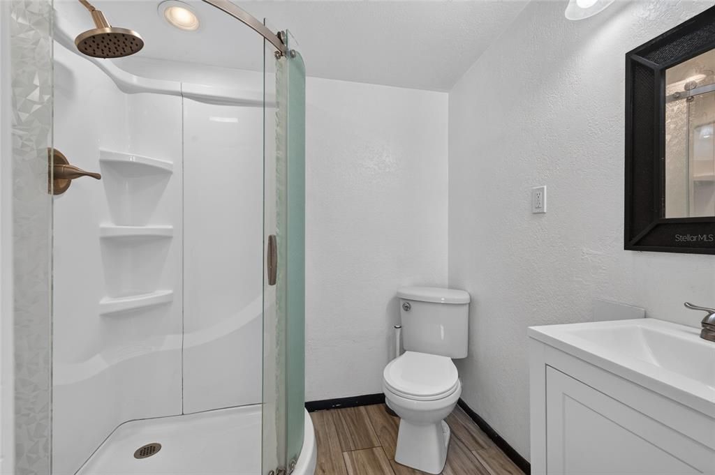 For Sale: $170,000 (2 beds, 1 baths, 670 Square Feet)