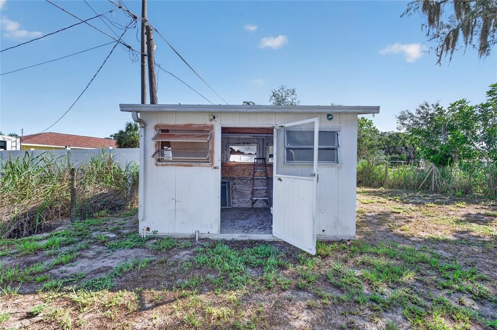 For Sale: $170,000 (2 beds, 1 baths, 670 Square Feet)
