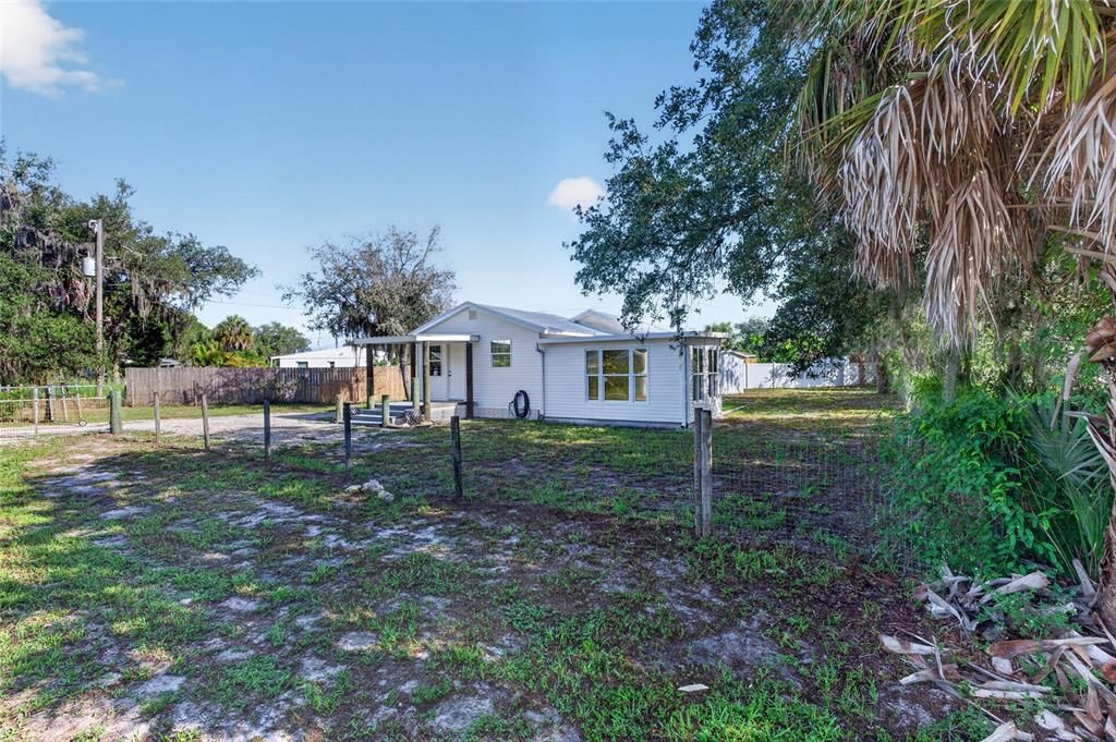 For Sale: $170,000 (2 beds, 1 baths, 670 Square Feet)