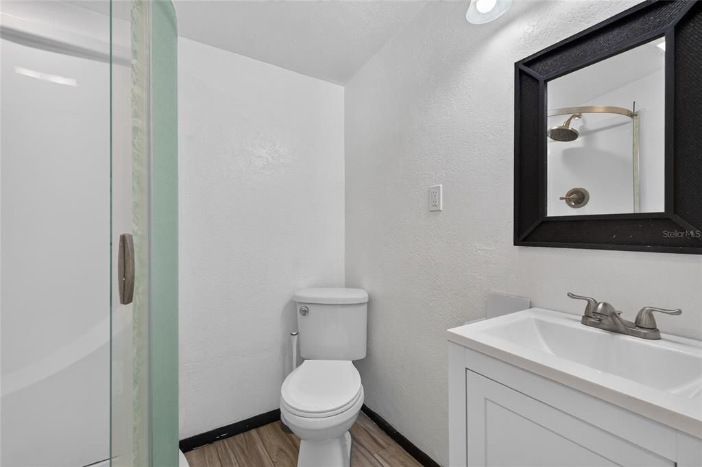 For Sale: $170,000 (2 beds, 1 baths, 670 Square Feet)