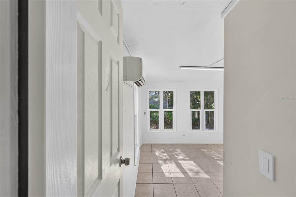 For Sale: $170,000 (2 beds, 1 baths, 670 Square Feet)
