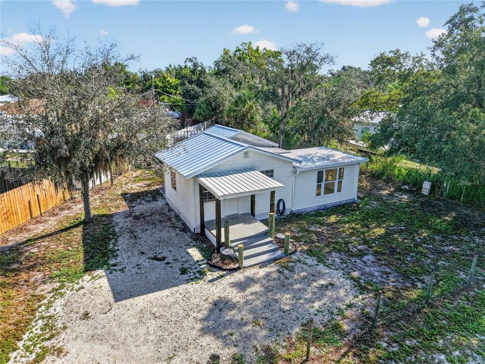 For Sale: $170,000 (2 beds, 1 baths, 670 Square Feet)