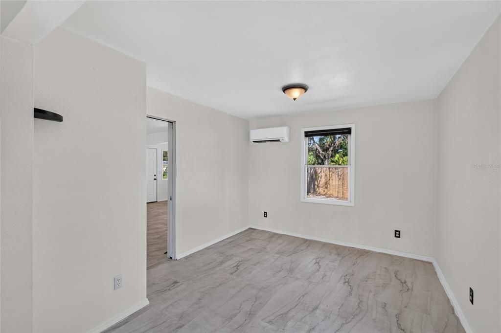 For Sale: $170,000 (2 beds, 1 baths, 670 Square Feet)