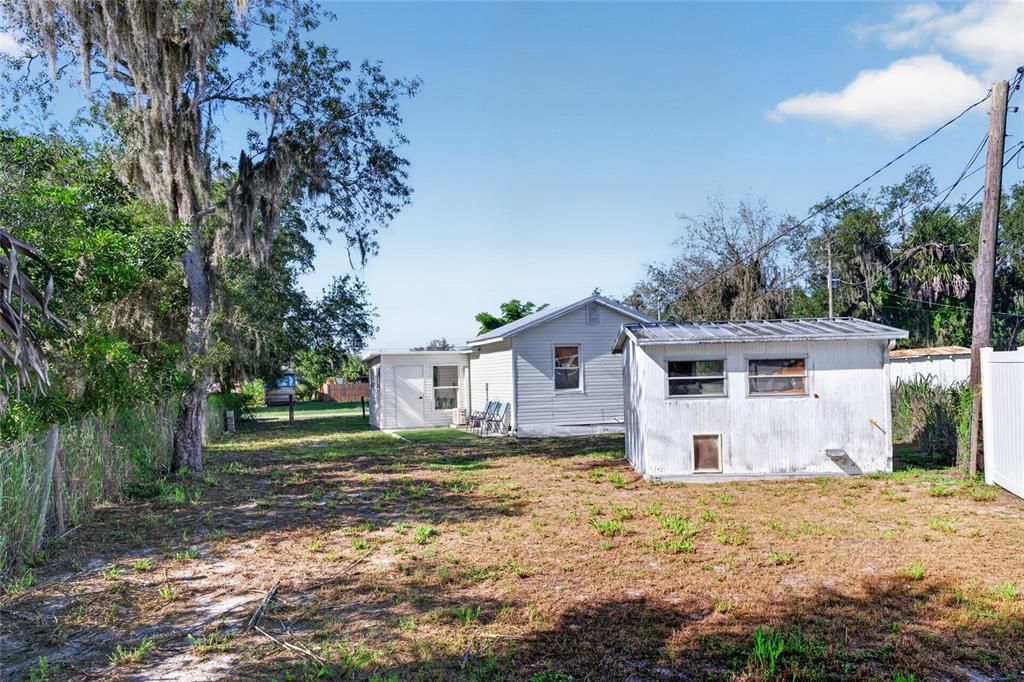 For Sale: $170,000 (2 beds, 1 baths, 670 Square Feet)