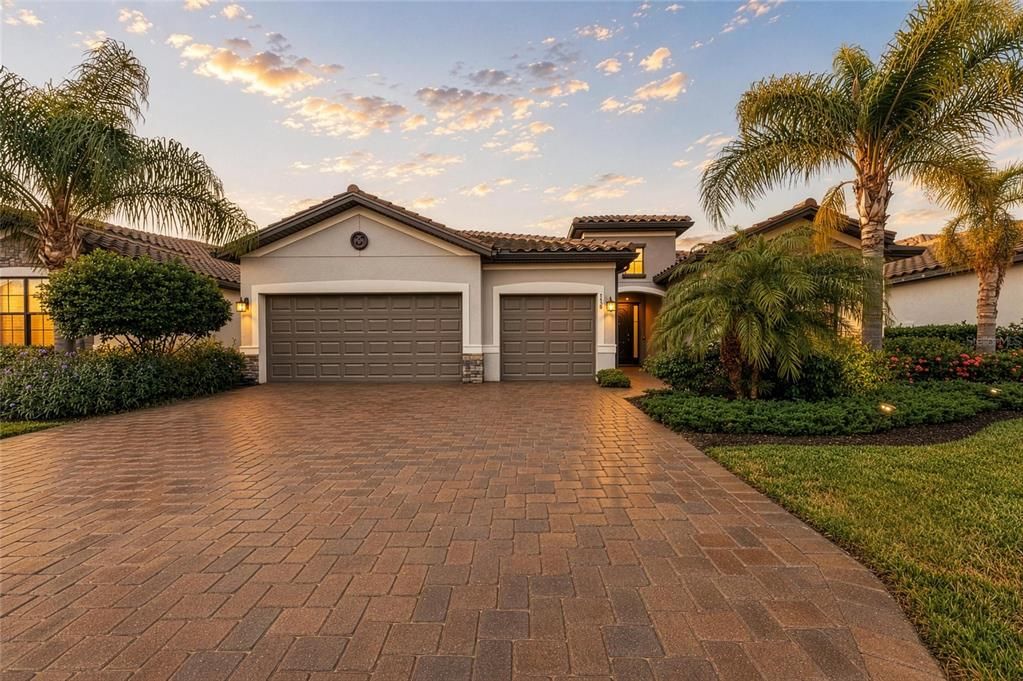 For Sale: $675,000 (3 beds, 3 baths, 2455 Square Feet)