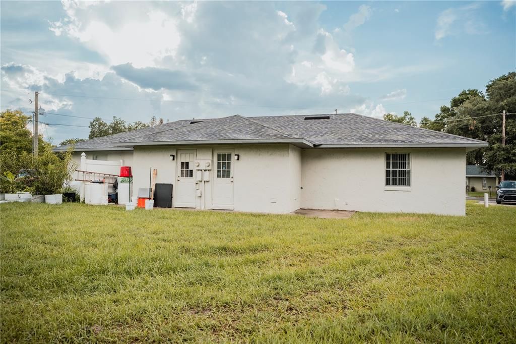 For Rent: $1,400 (2 beds, 1 baths, 1680 Square Feet)