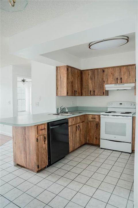 For Rent: $1,400 (2 beds, 1 baths, 1680 Square Feet)