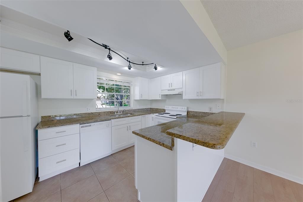 For Sale: $224,000 (2 beds, 2 baths, 1396 Square Feet)