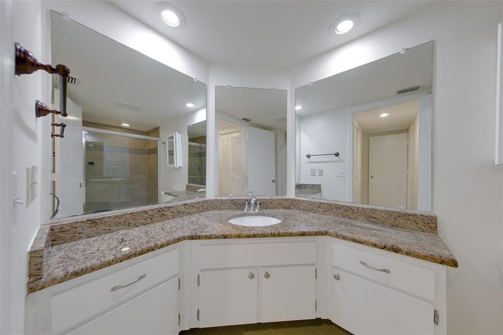 For Sale: $224,000 (2 beds, 2 baths, 1396 Square Feet)