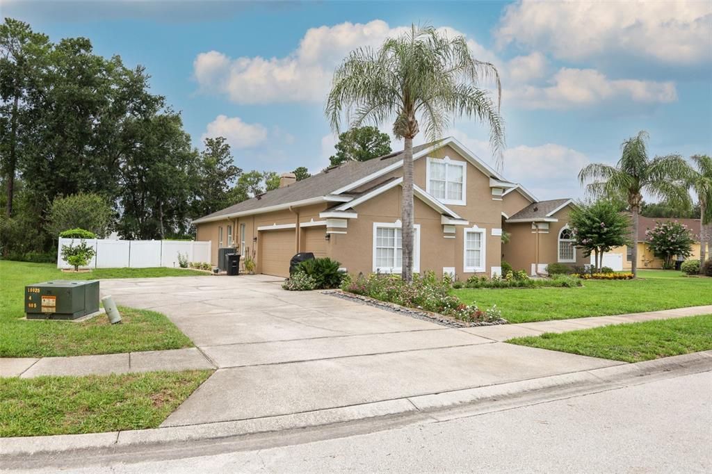 Active With Contract: $721,000 (5 beds, 3 baths, 2923 Square Feet)