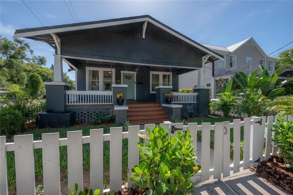 For Sale: $450,000 (2 beds, 2 baths, 1044 Square Feet)