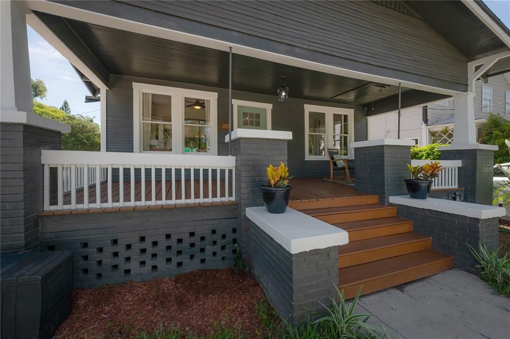 For Sale: $450,000 (2 beds, 2 baths, 1044 Square Feet)