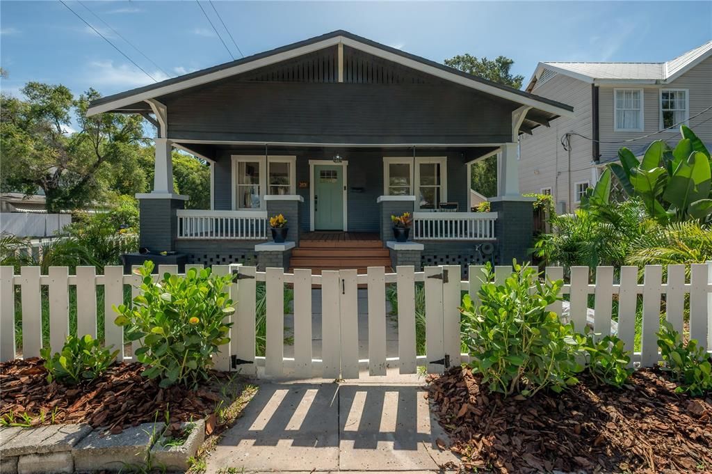 For Sale: $450,000 (2 beds, 2 baths, 1044 Square Feet)