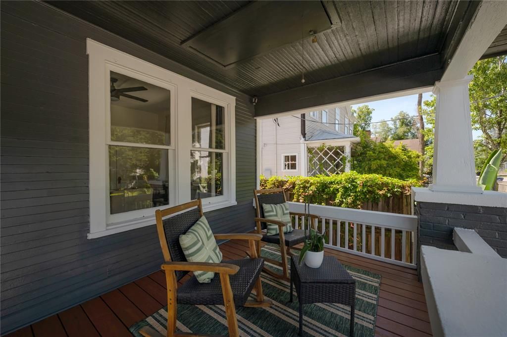 For Sale: $450,000 (2 beds, 2 baths, 1044 Square Feet)