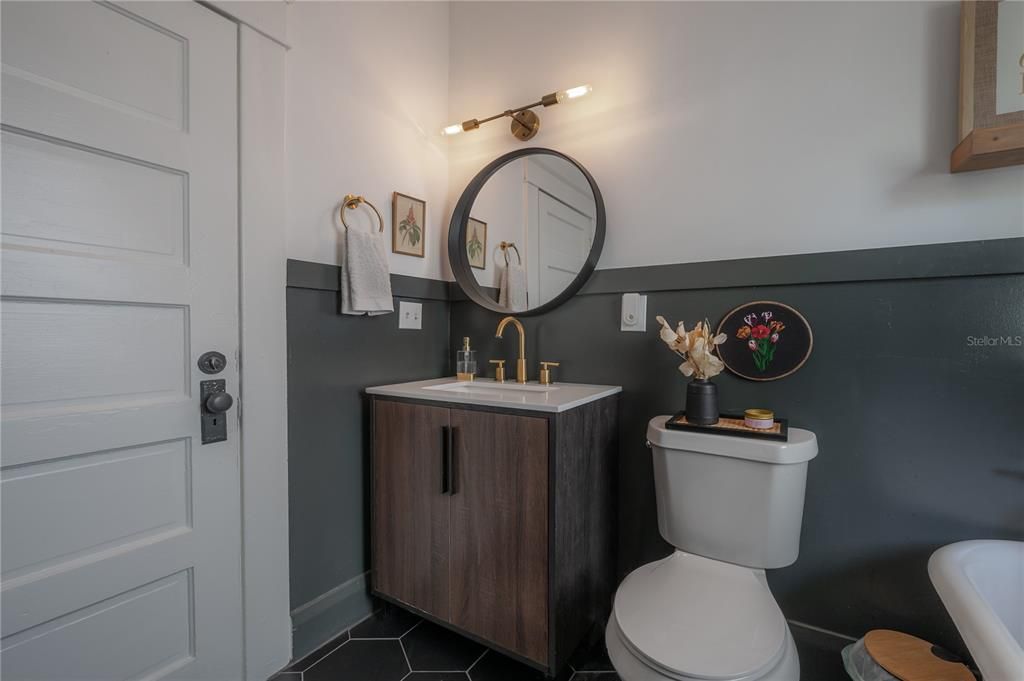 For Sale: $450,000 (2 beds, 2 baths, 1044 Square Feet)