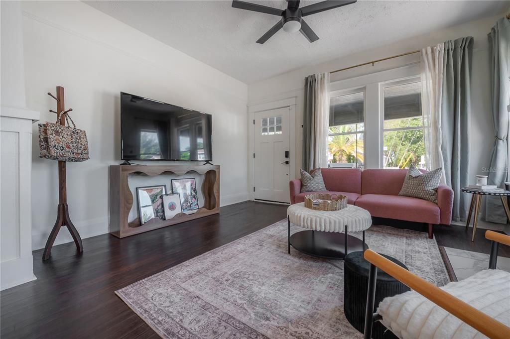 For Sale: $450,000 (2 beds, 2 baths, 1044 Square Feet)