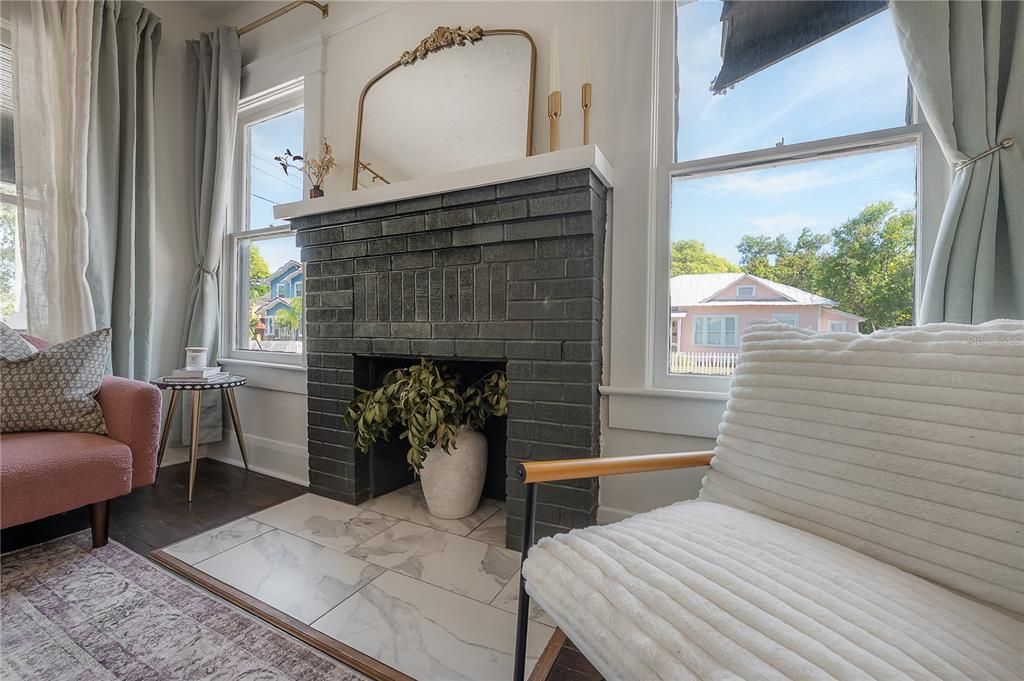 For Sale: $450,000 (2 beds, 2 baths, 1044 Square Feet)