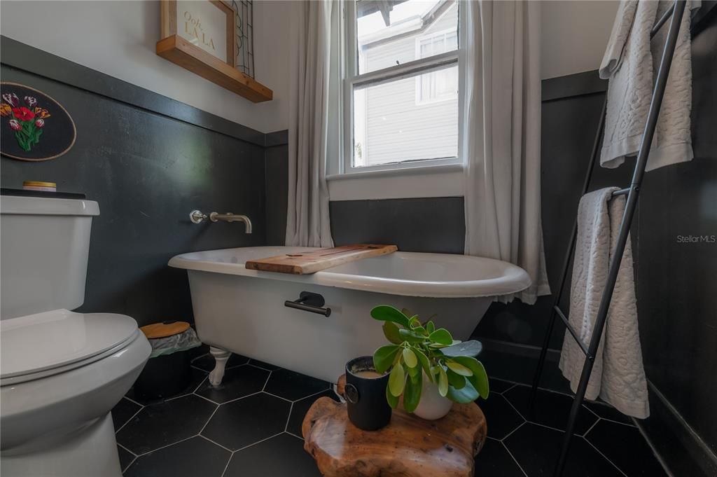 For Sale: $450,000 (2 beds, 2 baths, 1044 Square Feet)