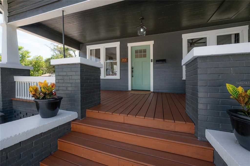 For Sale: $450,000 (2 beds, 2 baths, 1044 Square Feet)