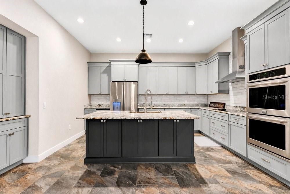 En Venta: $995,000 (5 camas, 4 baños, 4088 Pies cuadrados)