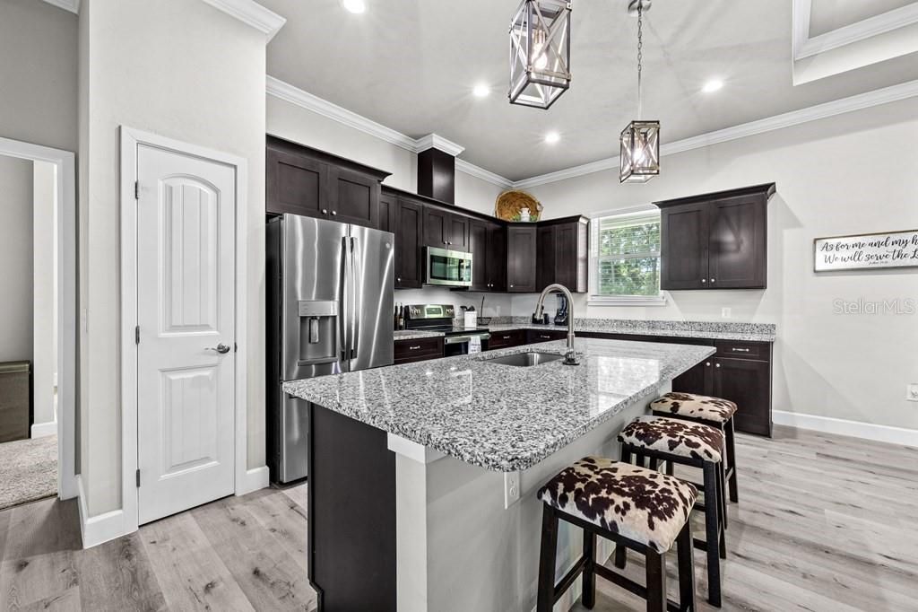 For Sale: $359,900 (3 beds, 2 baths, 1645 Square Feet)