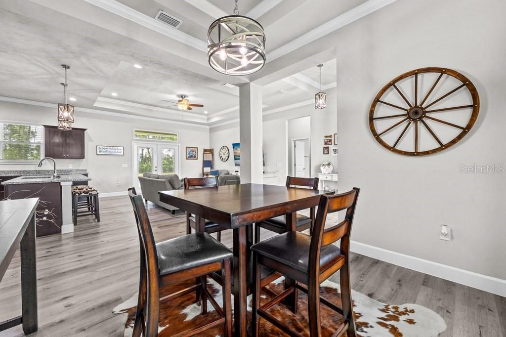 For Sale: $359,900 (3 beds, 2 baths, 1645 Square Feet)
