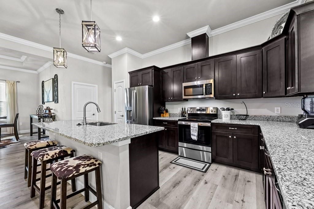 For Sale: $359,900 (3 beds, 2 baths, 1645 Square Feet)