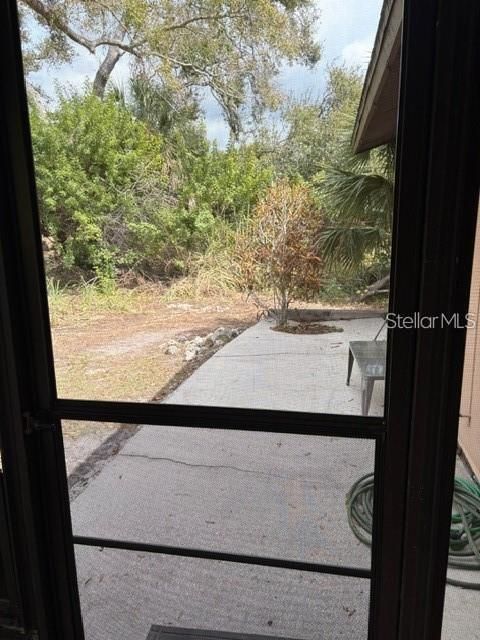 For Sale: $165,000 (2 beds, 2 baths, 931 Square Feet)