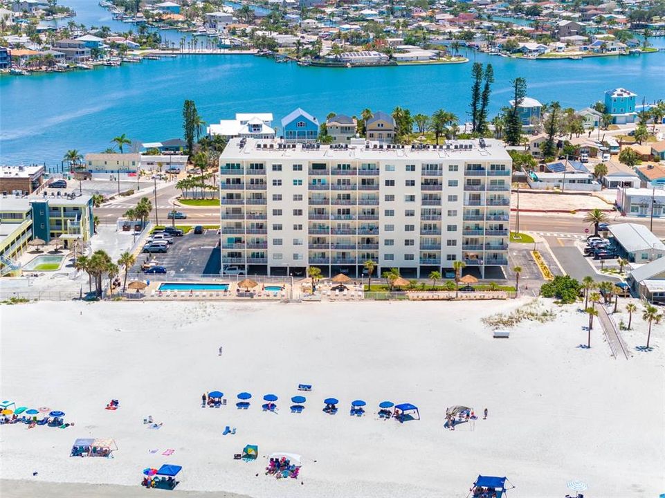 For Sale: $659,000 (1 beds, 1 baths, 710 Square Feet)