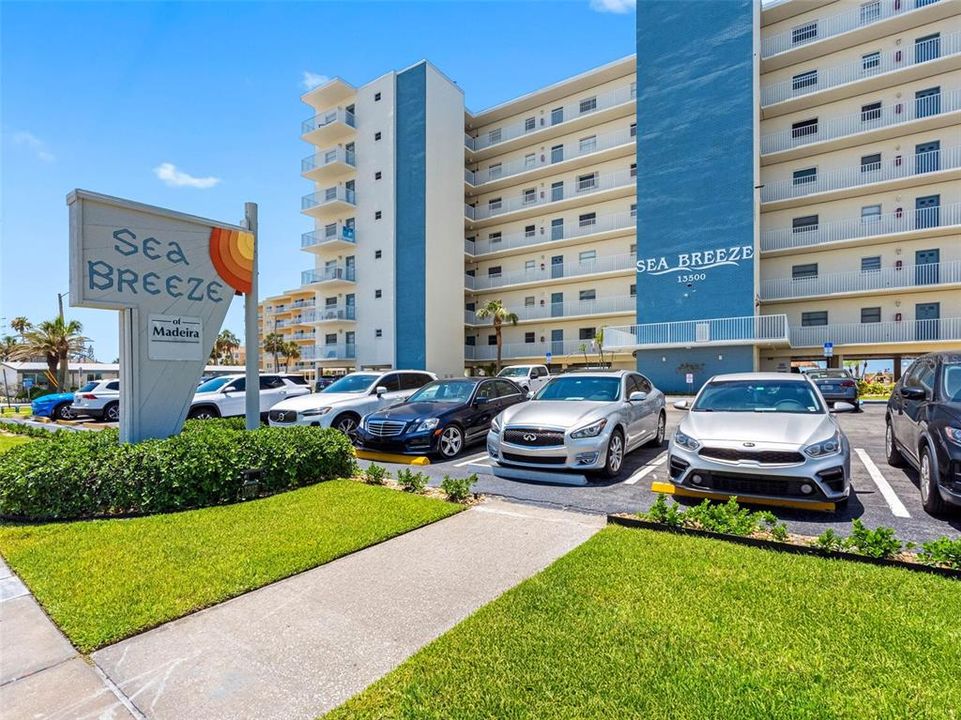 For Sale: $659,000 (1 beds, 1 baths, 710 Square Feet)