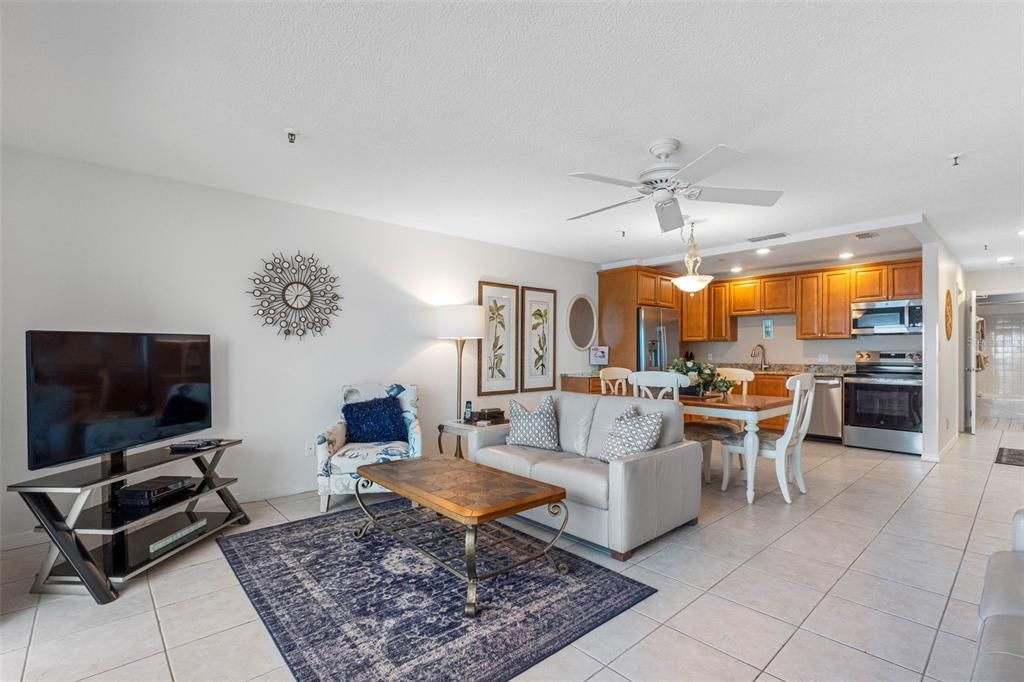 For Sale: $659,000 (1 beds, 1 baths, 710 Square Feet)