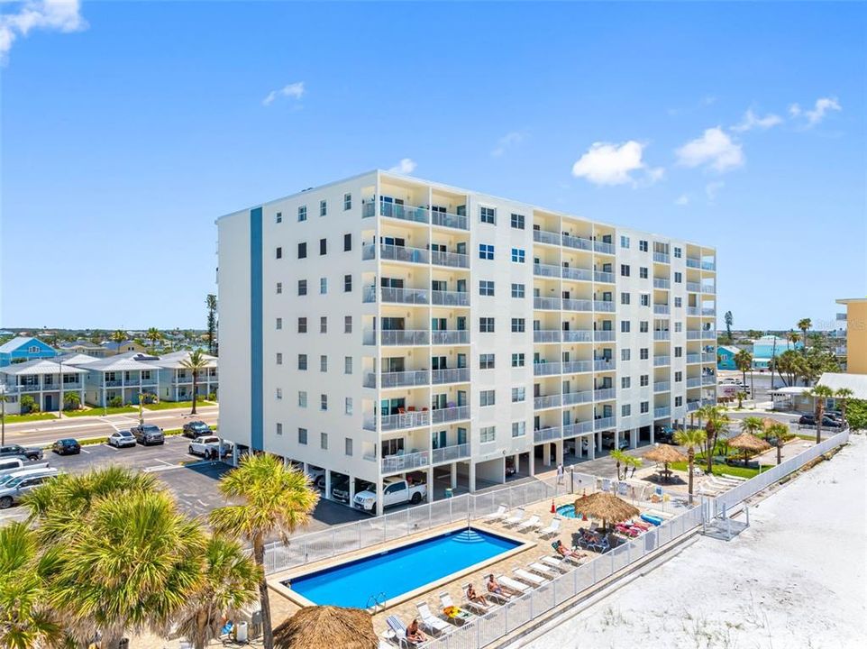 For Sale: $659,000 (1 beds, 1 baths, 710 Square Feet)