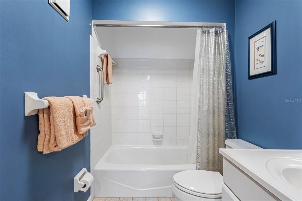 For Sale: $659,000 (1 beds, 1 baths, 710 Square Feet)