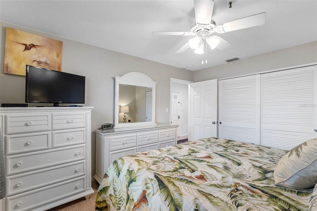 For Sale: $659,000 (1 beds, 1 baths, 710 Square Feet)