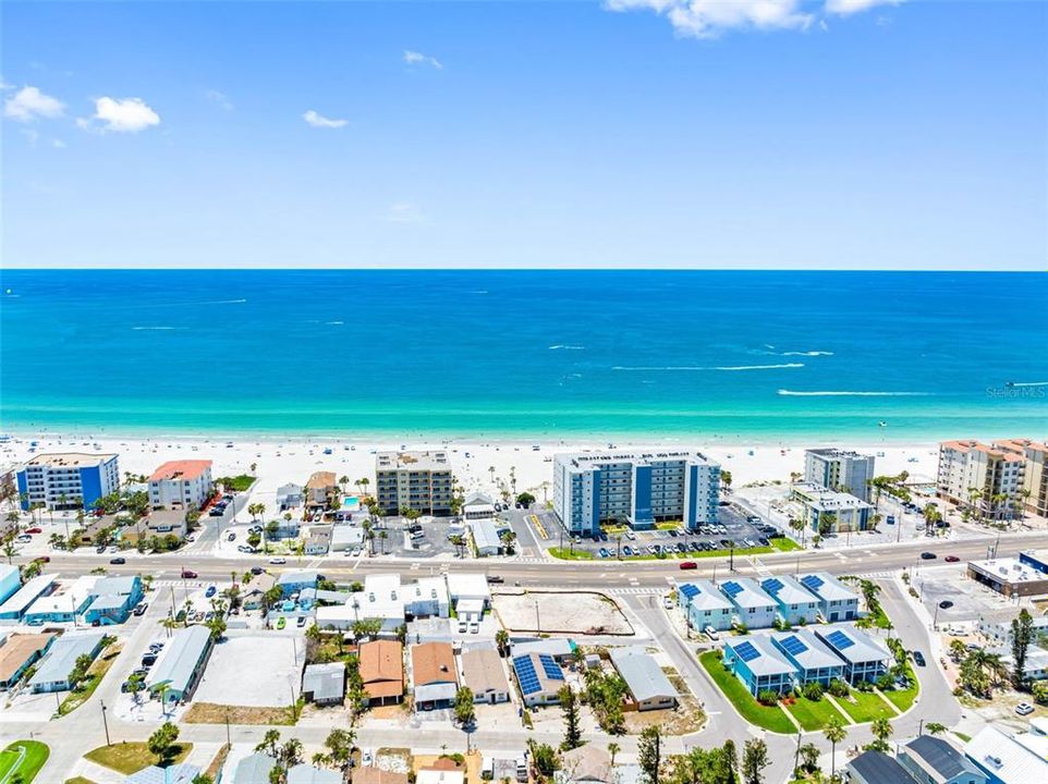 For Sale: $659,000 (1 beds, 1 baths, 710 Square Feet)