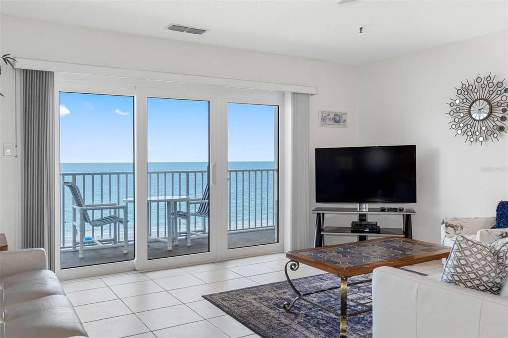 For Sale: $659,000 (1 beds, 1 baths, 710 Square Feet)