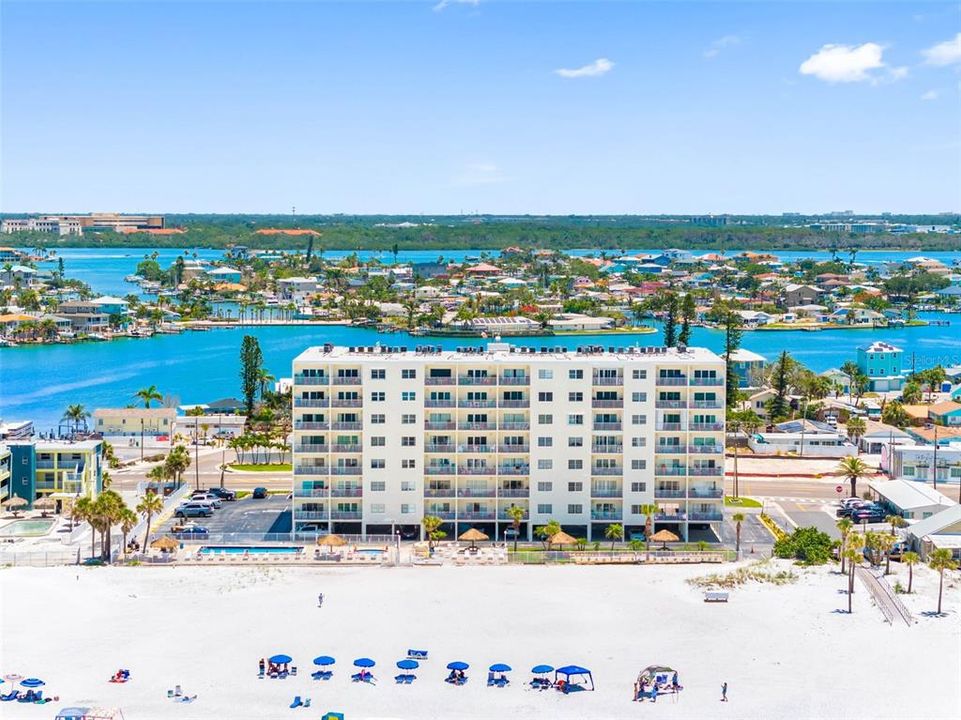 For Sale: $659,000 (1 beds, 1 baths, 710 Square Feet)