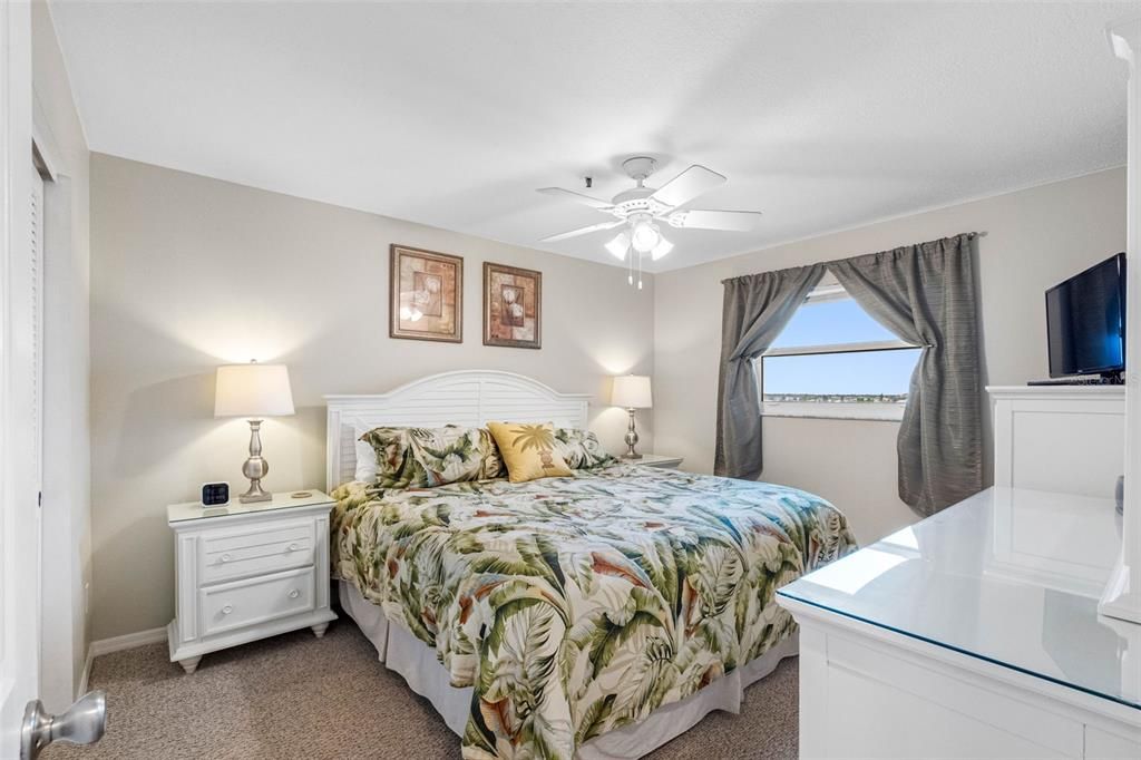 For Sale: $659,000 (1 beds, 1 baths, 710 Square Feet)
