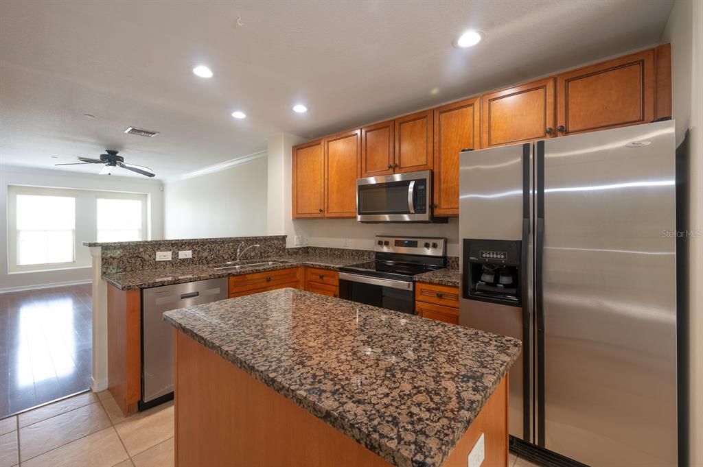 For Rent: $2,200 (2 beds, 2 baths, 1092 Square Feet)