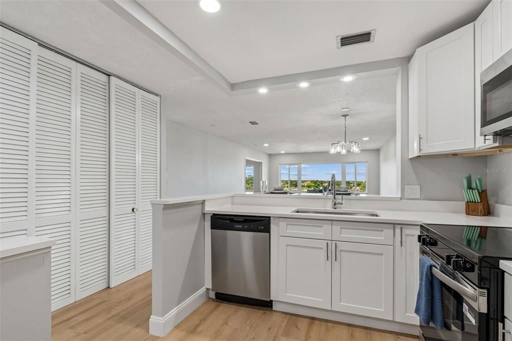 En Venta: $349,900 (1 camas, 2 baños, 1050 Pies cuadrados)
