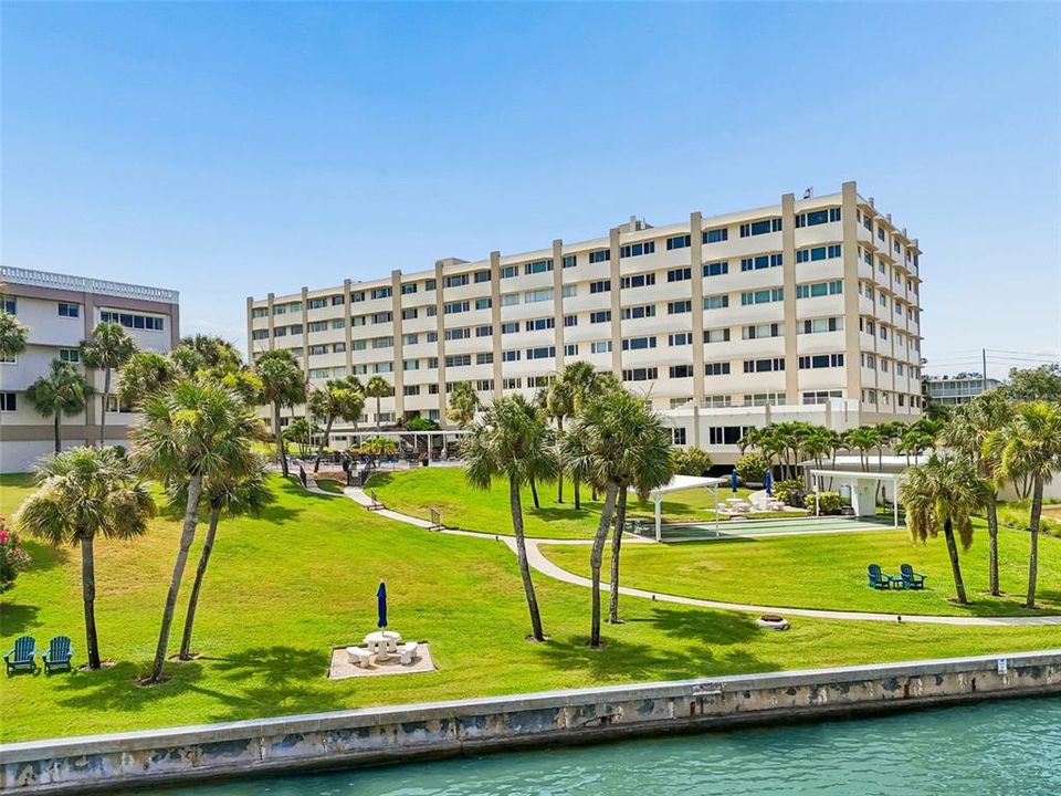 En Venta: $349,900 (1 camas, 2 baños, 1050 Pies cuadrados)