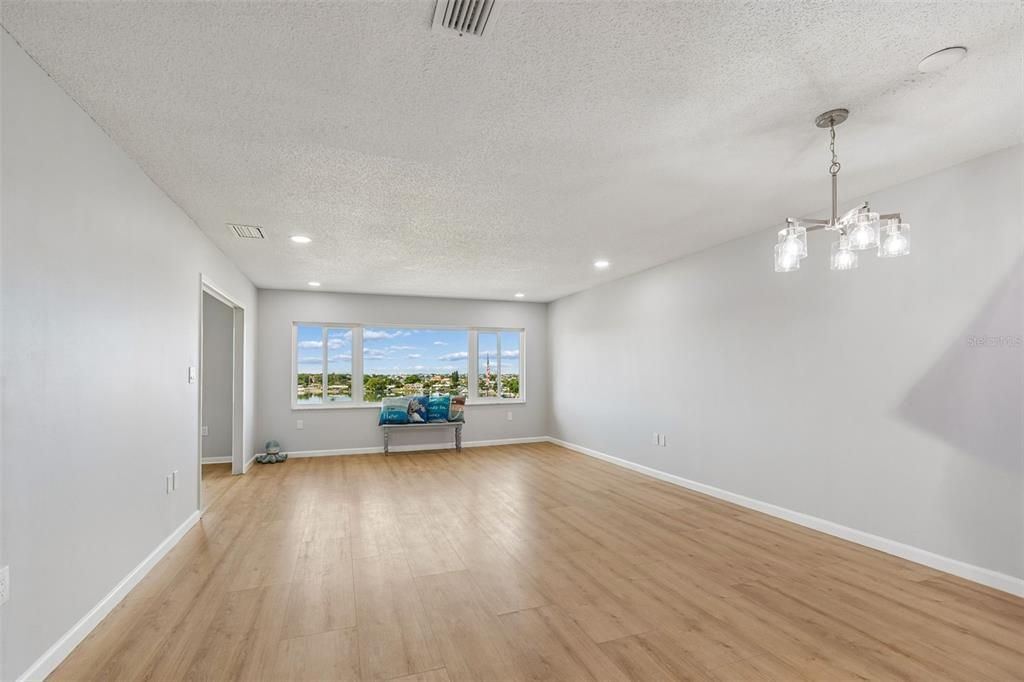 En Venta: $349,900 (1 camas, 2 baños, 1050 Pies cuadrados)